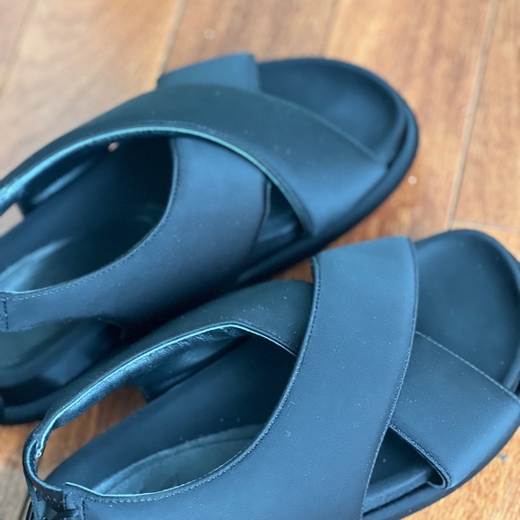 Neoprene 🌊 impossibly cool slides - Picture 9 of 9